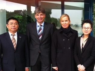 2013年11月中心主任江金子先生带领中心相关技术人员参加2013五盟应用技术论坛暨Edgeecam新版发布会